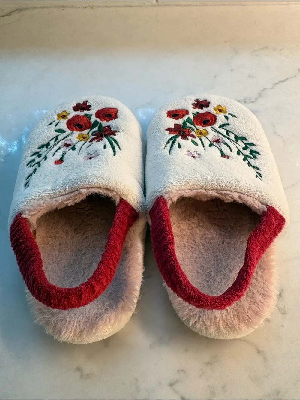 Cat & Jack Cream Floral Embroidered Girls' Slippers with Red Trim